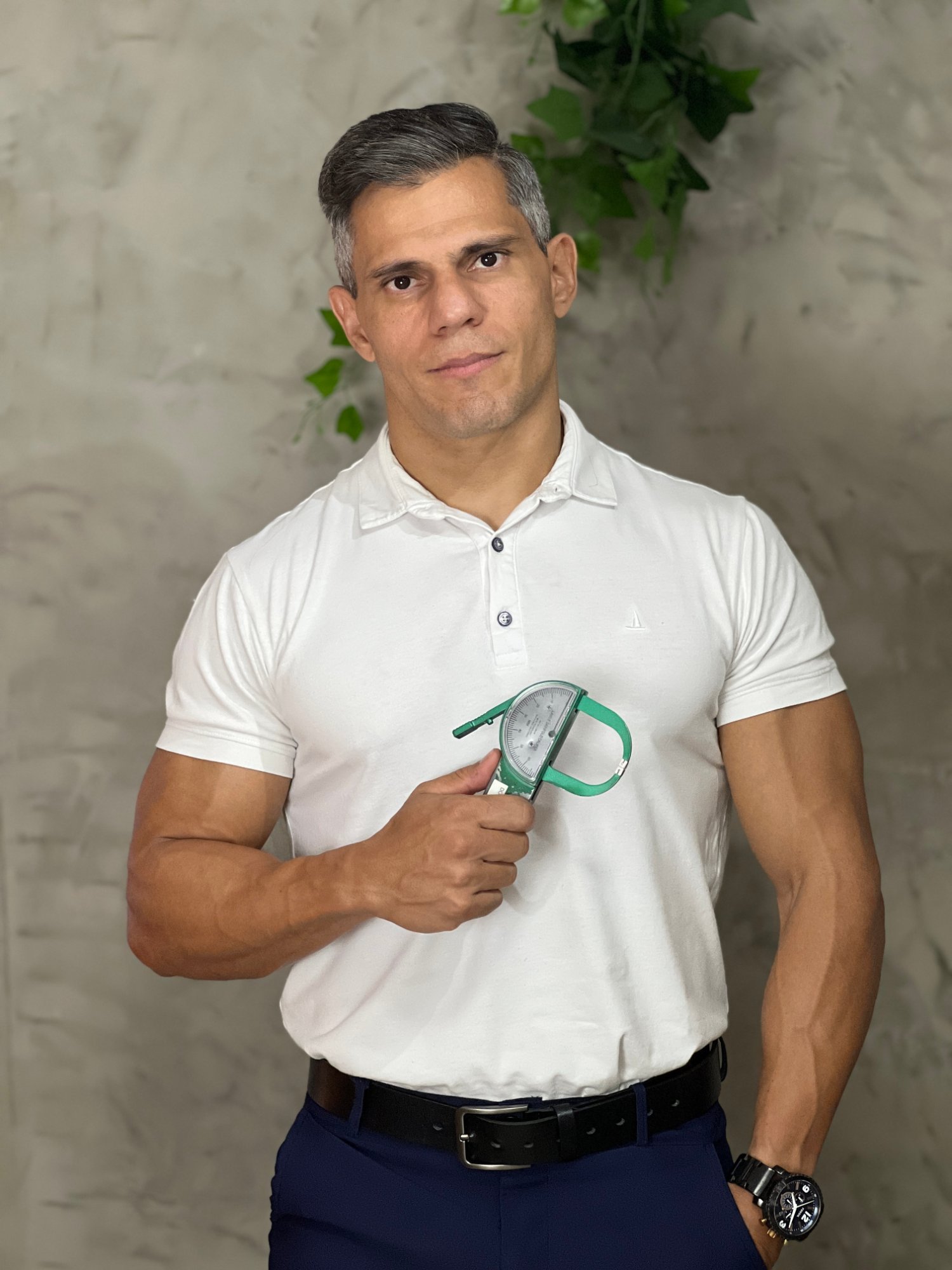 André Santos com adipômetro